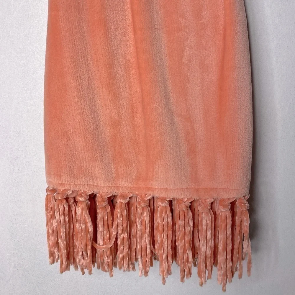 NWT LAURA BARBIE PINK OVERSIZED THROW BLANKET WITH FRINGE 50” x 70”